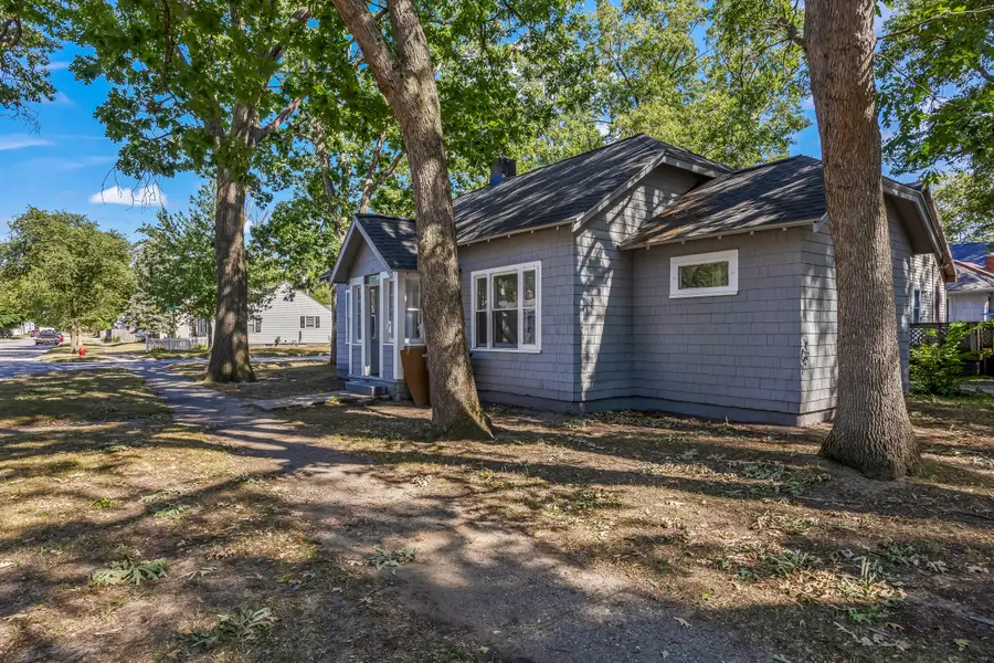 689 E Larch Avenue, Muskegon, MI 49442 - #3