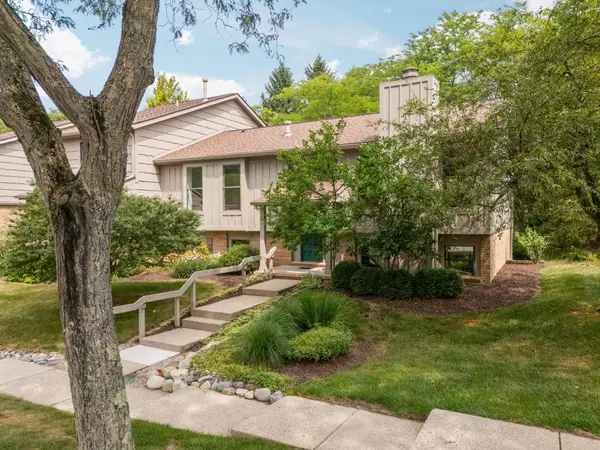 2250 Rivenoak Court, Ann Arbor, MI 48103