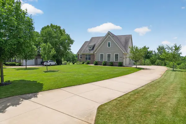 9862 Dublin Drive, Fenton, MI 48430