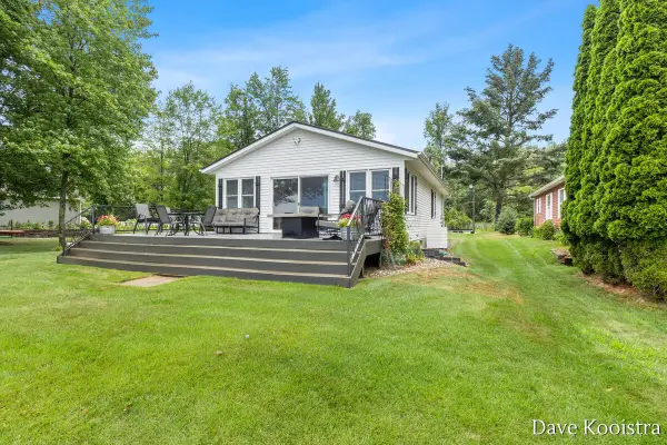 17281 E Suwanee Trail, Howard City, MI 49329