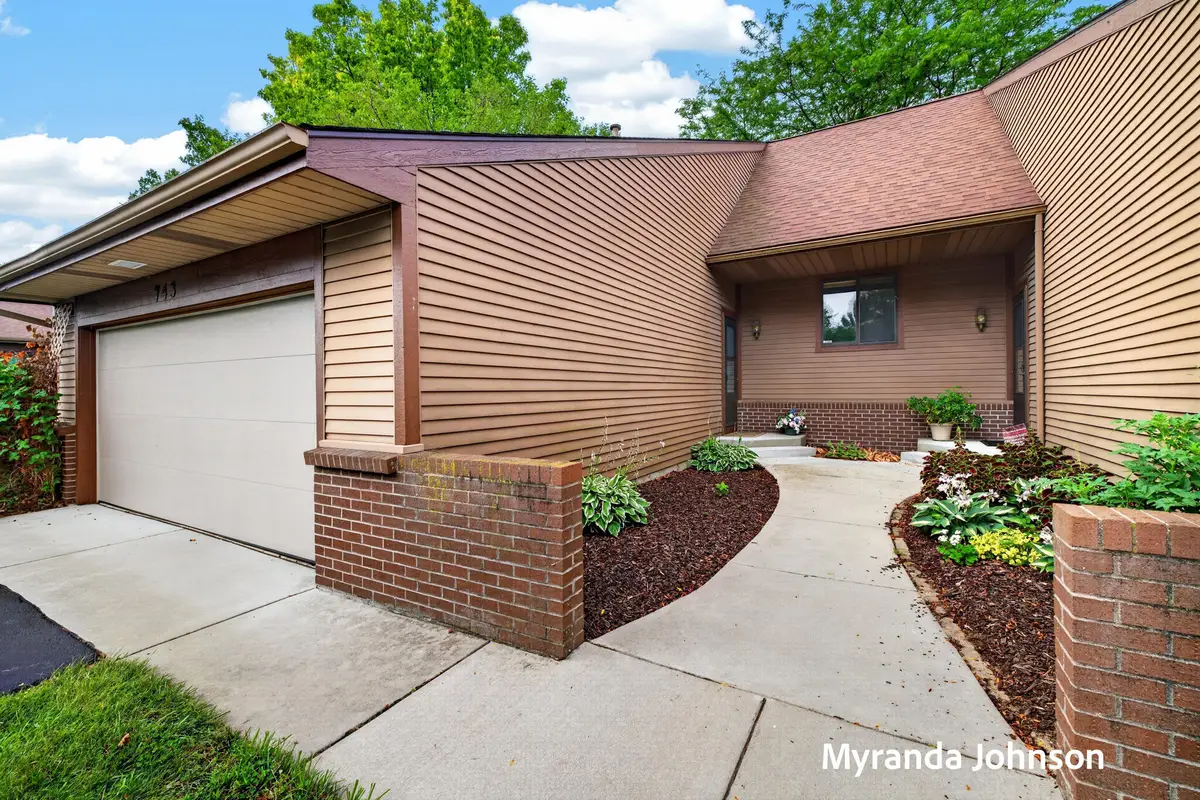 743 Bradford Place Ne, Grand Rapids, MI 49525 - #1