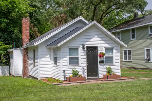 1080 N 8th Street, Niles, MI 49120
