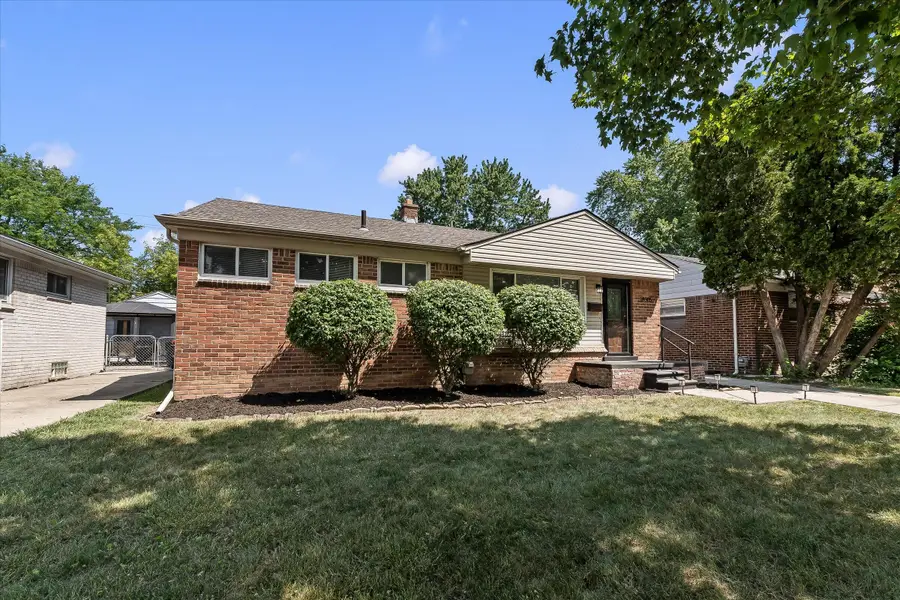 18305 Marquette Street, Roseville, MI 48066 - #2