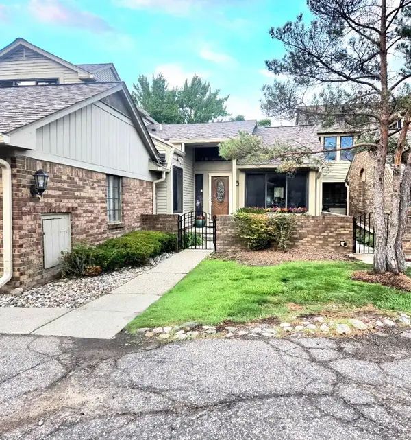 7229 Creeks Bend Drive, West Bloomfield, MI 48322