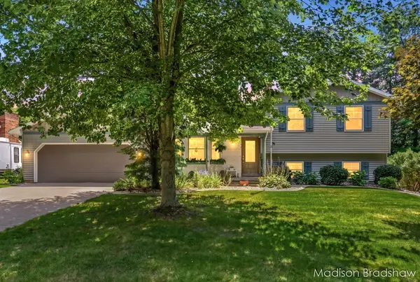 1720 Scott Creek Drive Ne, Belmont, MI 49306