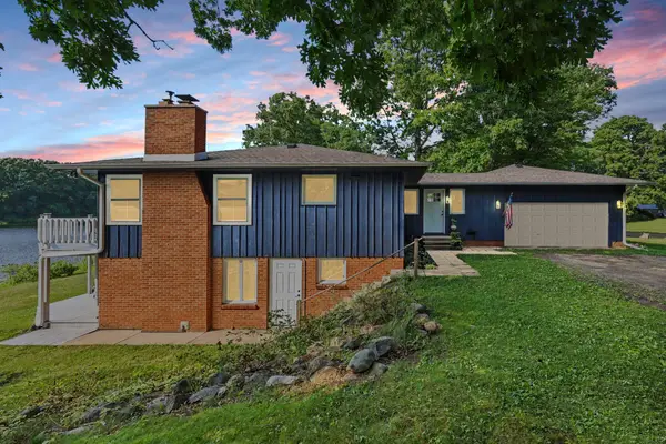 6380 Oak Ridge Drive, Jonesville, MI 49250