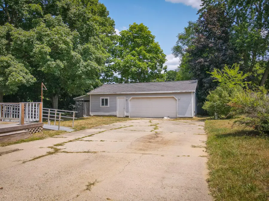 910 Pleasant Street, Belding, MI 48809 - #2