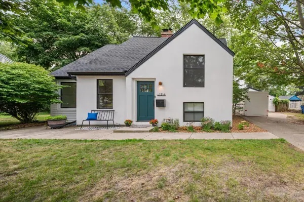 1214 Woodlawn Avenue, Grand Haven, MI 49417