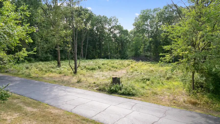 3 Peninsula Drive, Jackson, MI 49201 - #3