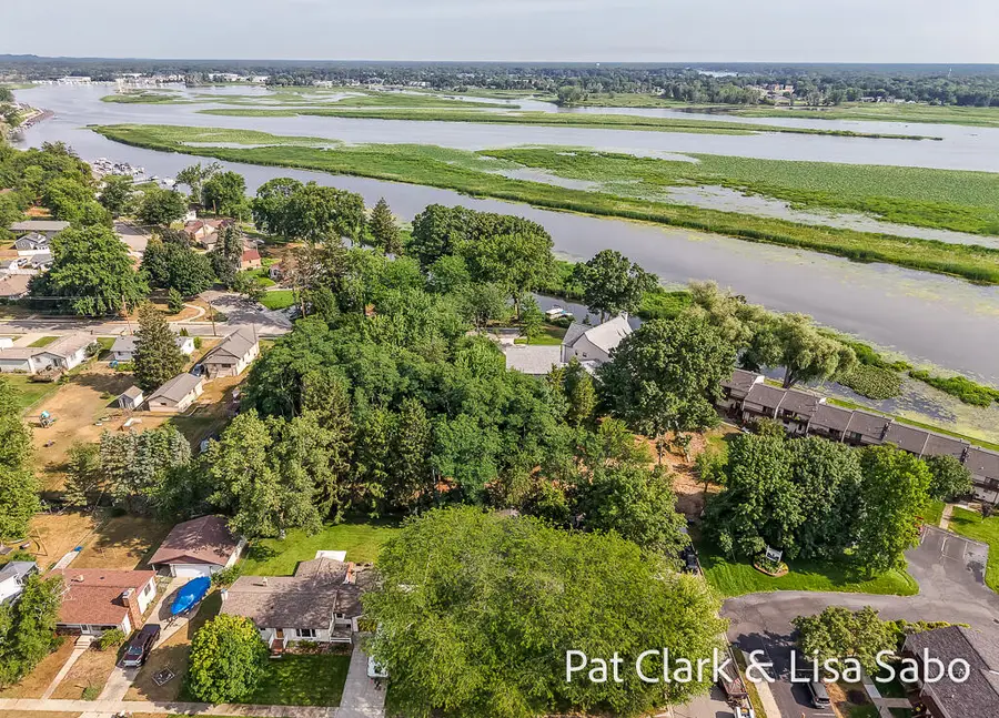 411 Gidley Circle, Grand Haven, MI 49417 - #2