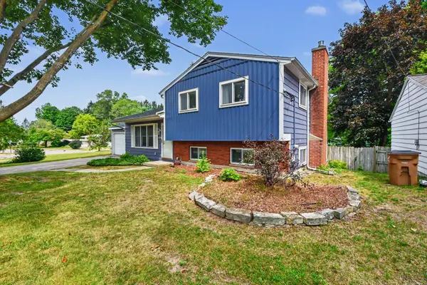 8364 Atlanta Drive Ne, Rockford, MI 49341