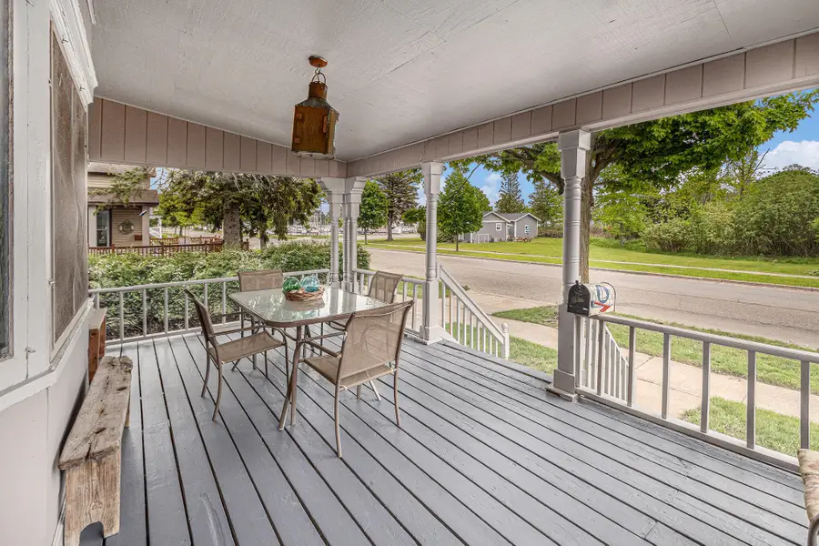 706 W Loomis Street, Ludington, MI 49431 - #3