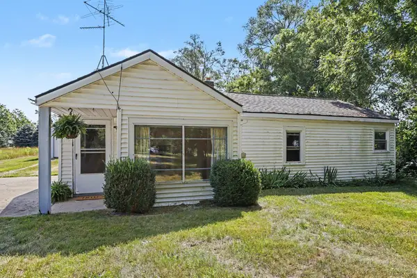 15 4th Street, Plainwell, MI 49080