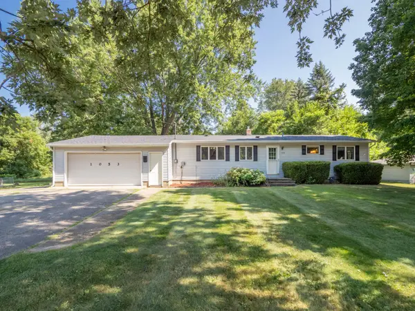 1053 2nd Division Street, Plainwell, MI 49080