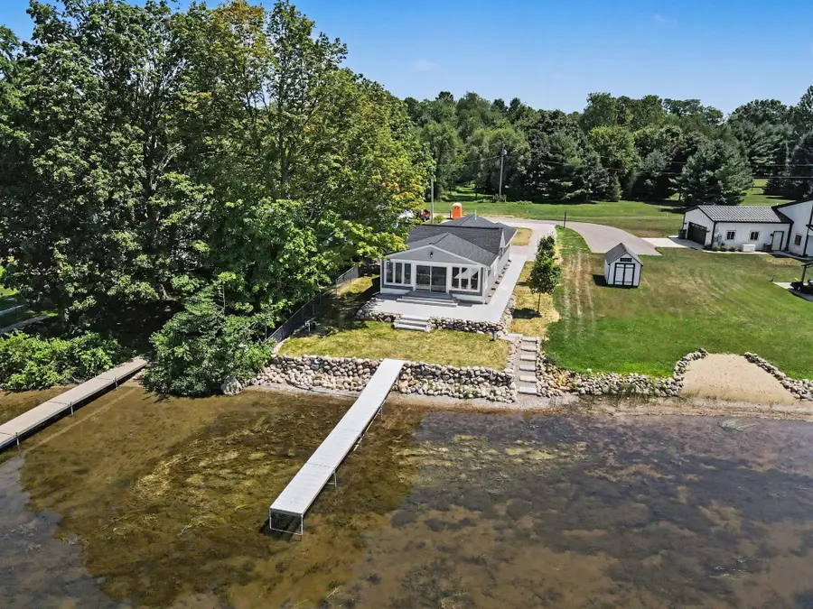 52070 Lake Avenue, Three Rivers, MI 49093 - #2