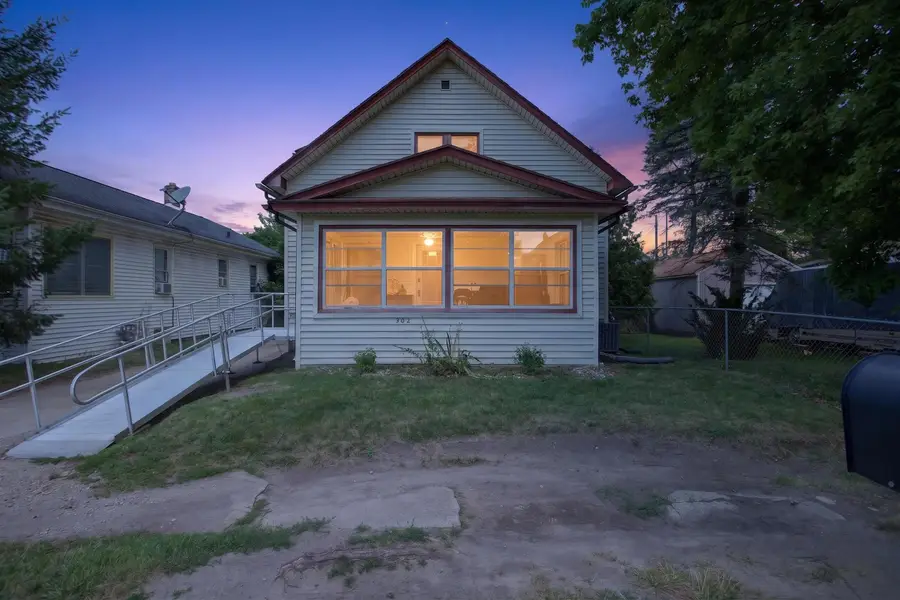 302 Cass Avenue, Jackson, MI 49203 - #3