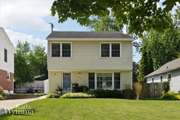 2604 Richards Drive Se, East Grand Rapids, MI 49506