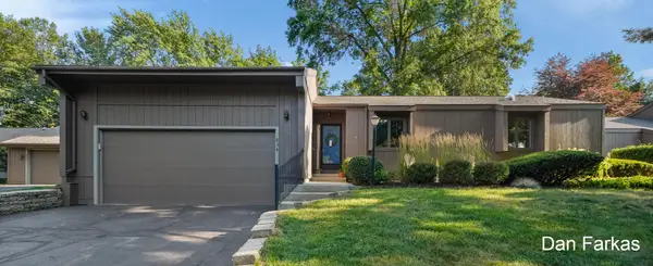 834 Brook Village Court, Holland, MI 49423
