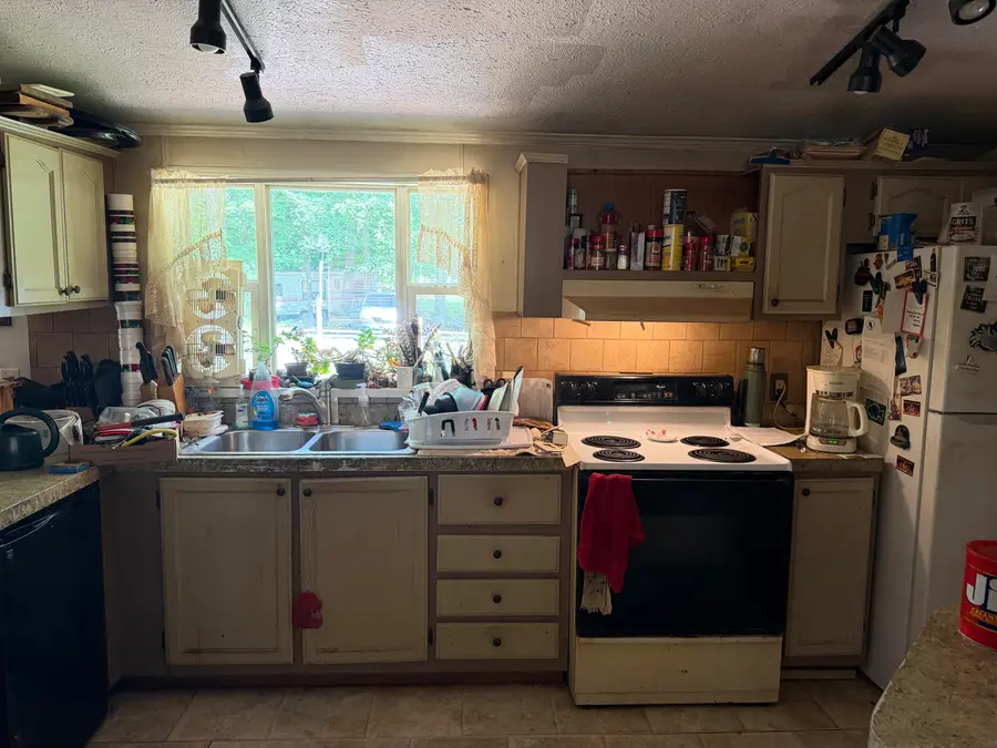 5692 E Loop Road, Hesperia, MI 49421 - #3