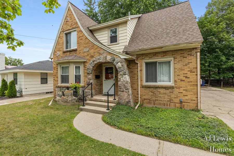 653 3 Mile Road Ne, Grand Rapids, MI 49505 - #2
