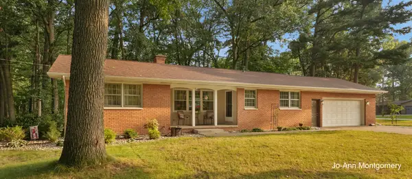 835 E Fennwood Circle, Muskegon, MI 49445