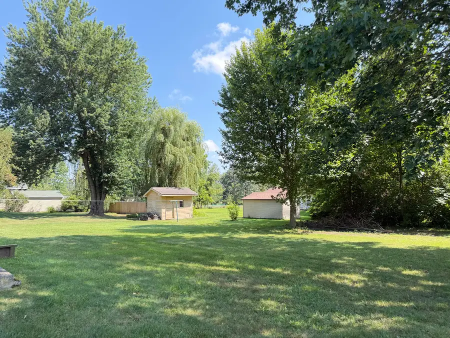 404 N Reinberg Avenue, Scottville, MI 49454 - #3