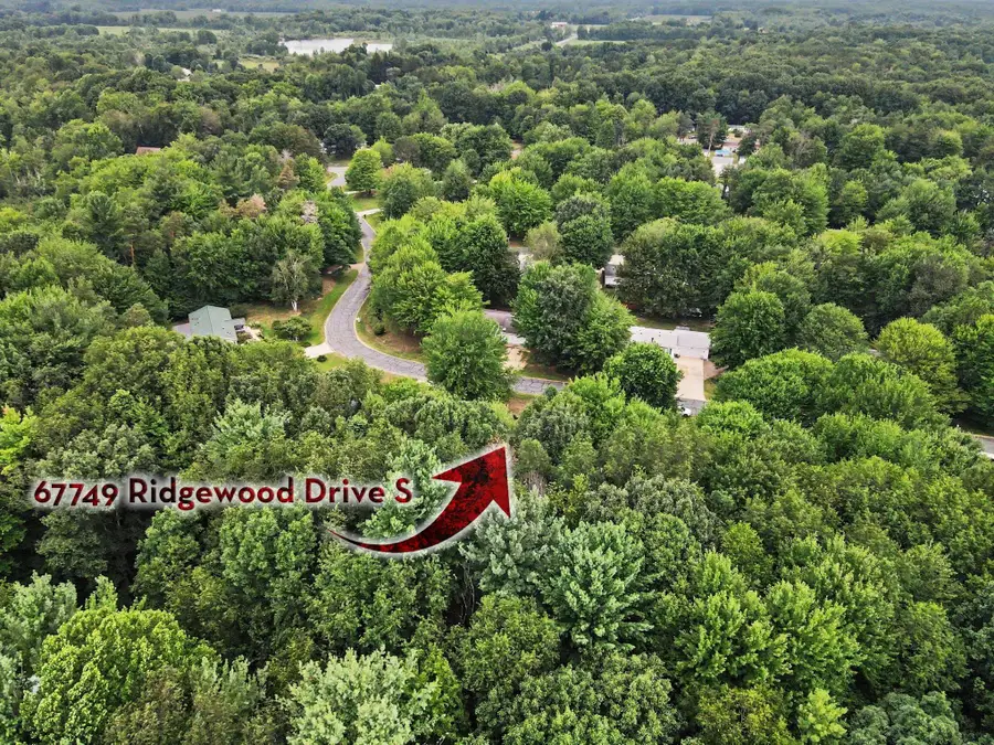 67749 Ridgewood Drive S, South Haven, MI 49090 - #2