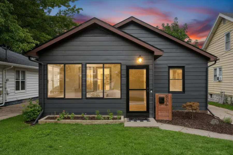936 Valley Avenue Nw, Grand Rapids, MI 49504 - #2