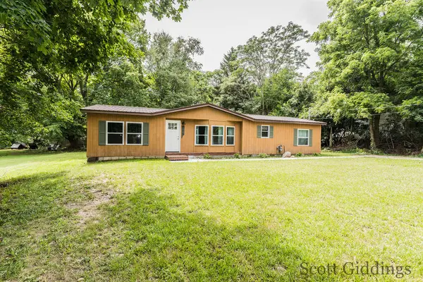 318 E Bellevue Street, Stanton, MI 48888