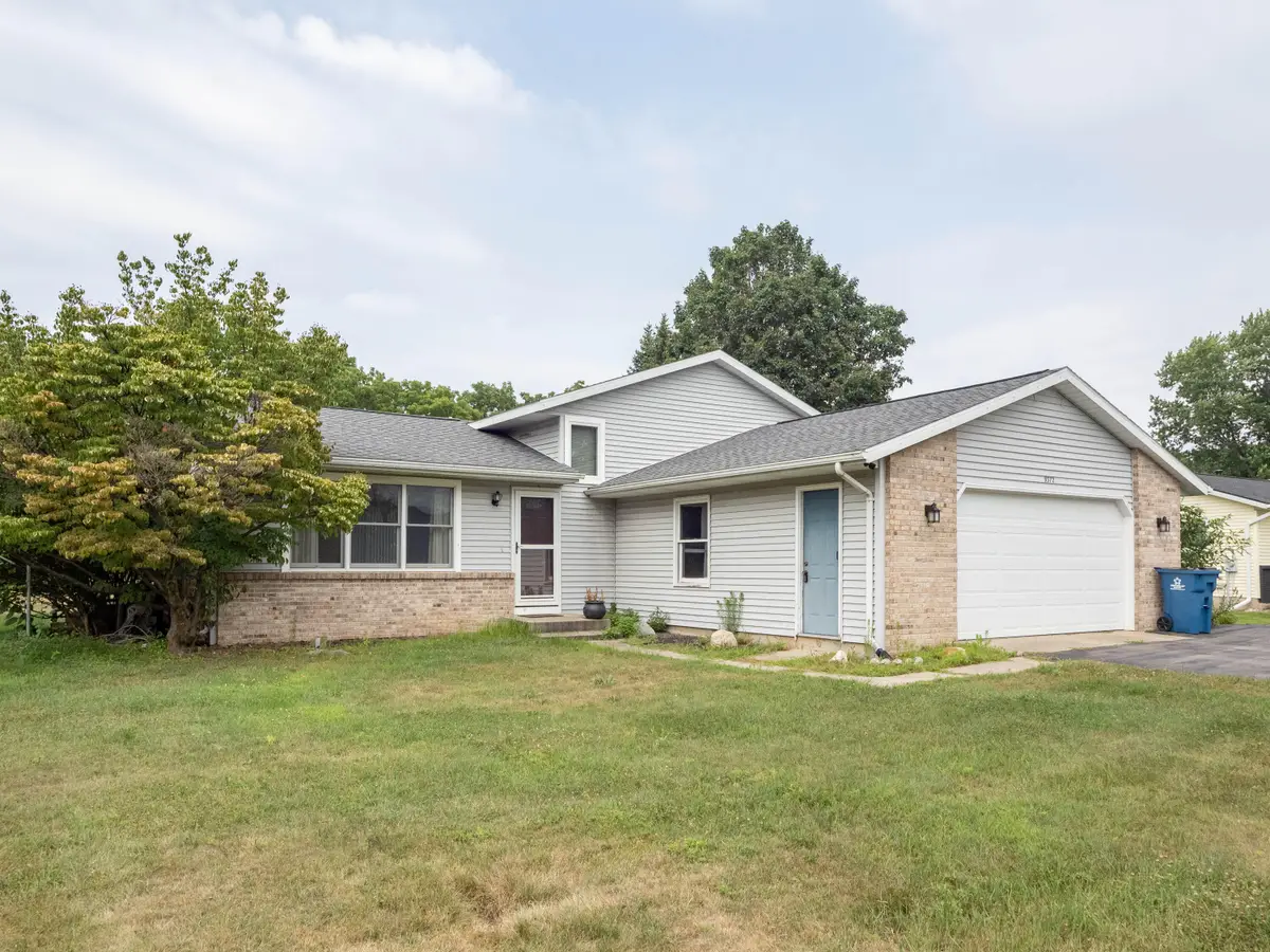 9372 W Arrowhead Drive W, Scotts, MI 49088 - #1
