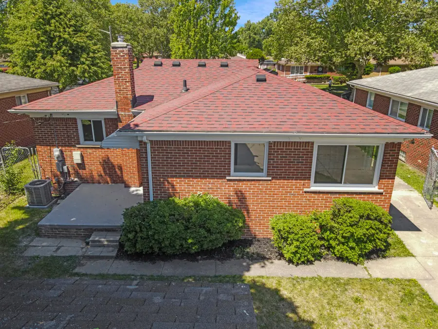 15241 Pearson Street, Oak Park, MI 48237 - #3