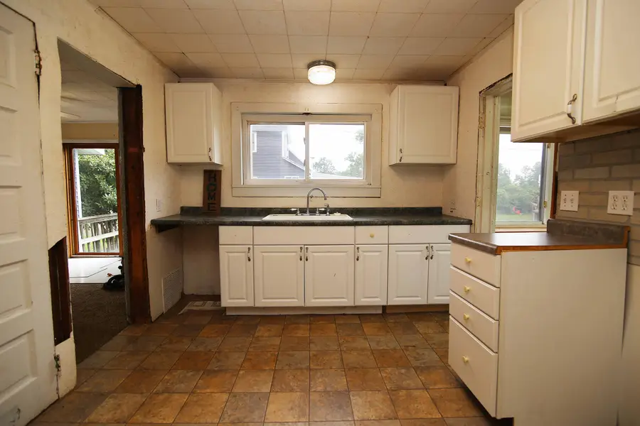 406 Spring Street, Three Rivers, MI 49093 - #2
