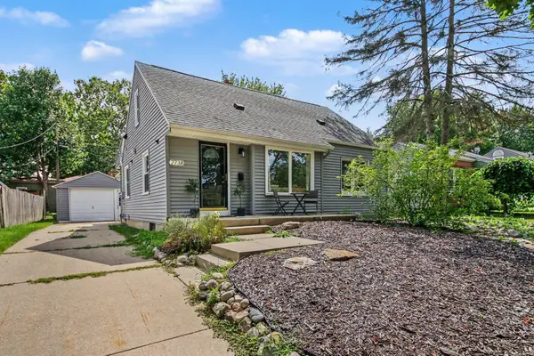 2738 Richards Drive Se, East Grand Rapids, MI 49506