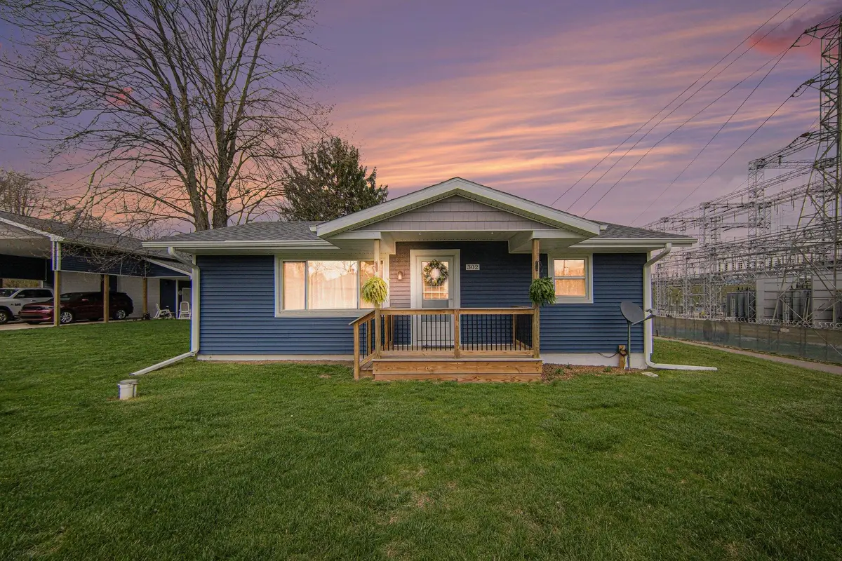 302 Hillsdale Street, Jackson, MI 49202 - #1