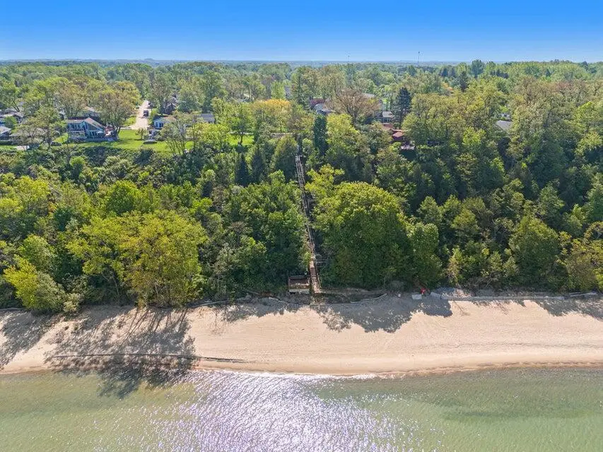 7284 B Street, South Haven, MI 49090 - #3