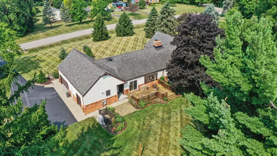 8569 Roundhill Court, Saline, MI 48176 - #2