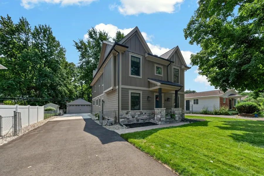 220 Red Oak Lane, Rochester Hills, MI 48307 - #2