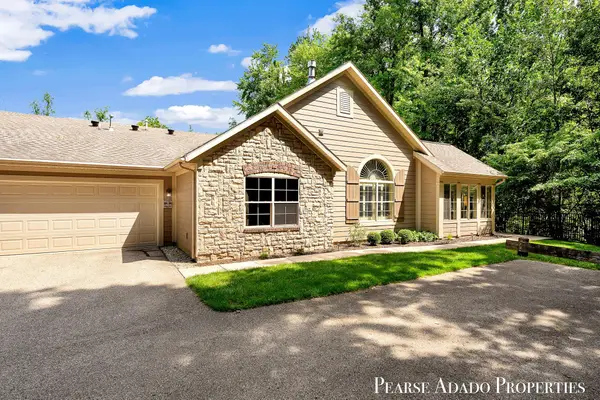 1033 Bridge Crest Drive Se, Ada, MI 49301