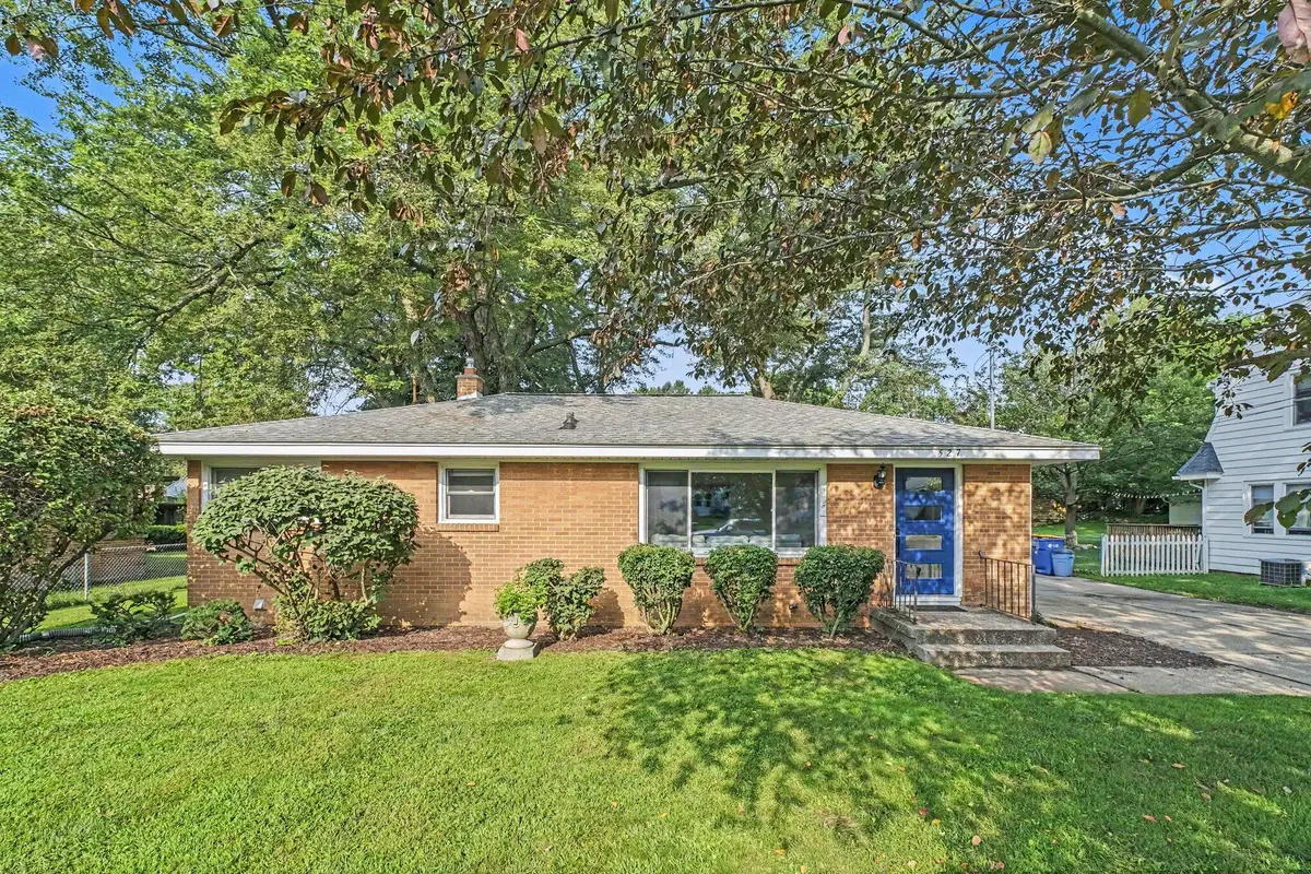 527 Fairfield Avenue Nw, Grand Rapids, MI 49504 - #1