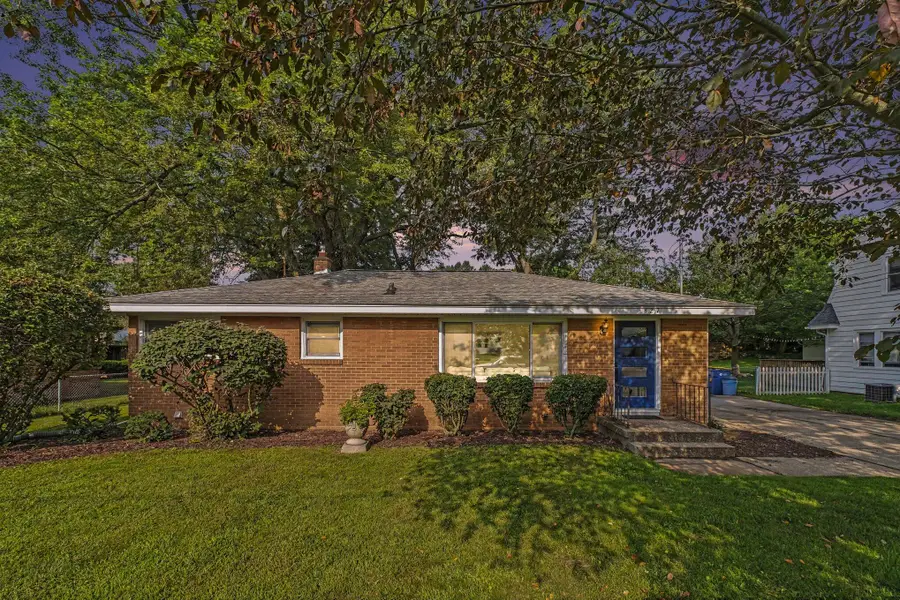 527 Fairfield Avenue Nw, Grand Rapids, MI 49504 - #2