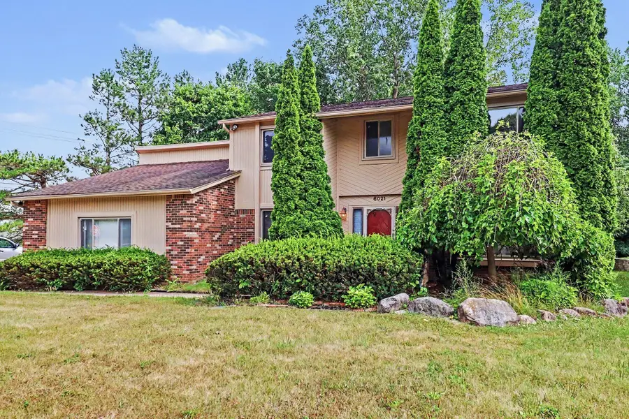 6021 Fairbrook Drive, West Bloomfield, MI 48322 - #2
