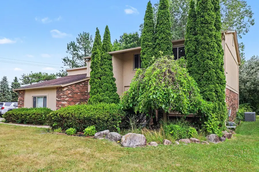 6021 Fairbrook Drive, West Bloomfield, MI 48322 - #3