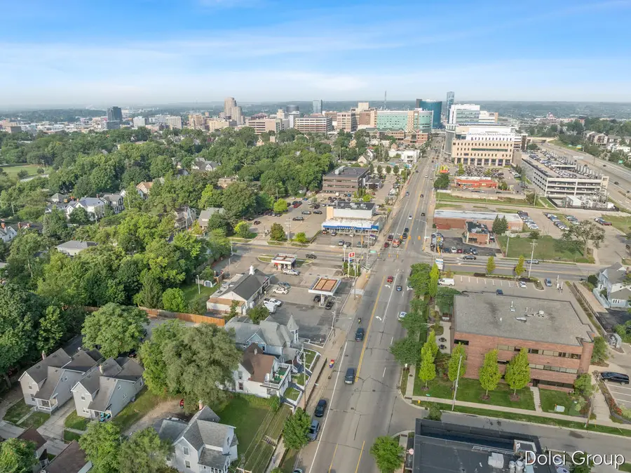 522 Michigan Street Ne, Grand Rapids, MI 49503 - #2