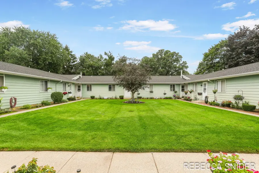 5692 Leisure S Drive Se, Grand Rapids, MI 49548 - #2