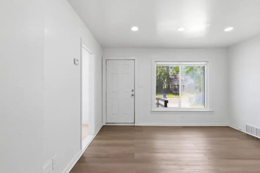 6816 Evergreen Road, Detroit, MI 48228 - #3