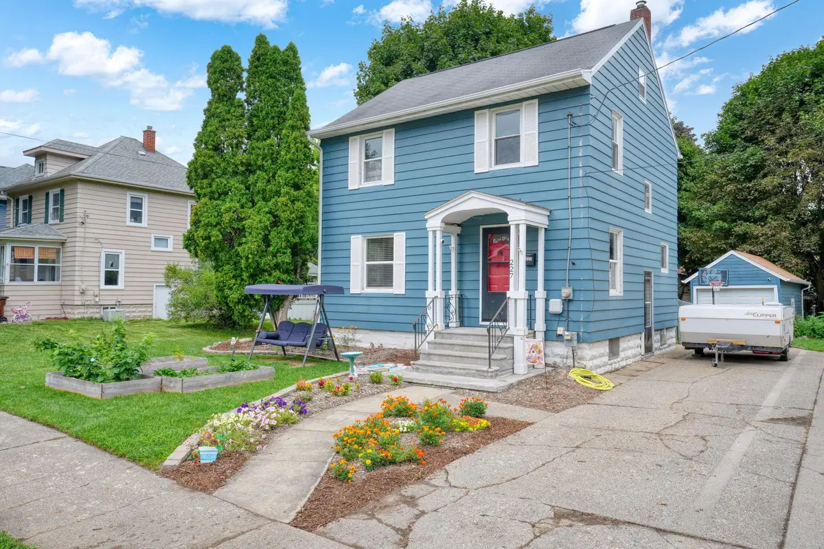 227 N Bowen Street, Jackson, MI 49202 - #1