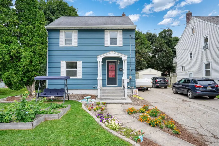 227 N Bowen Street, Jackson, MI 49202 - #3
