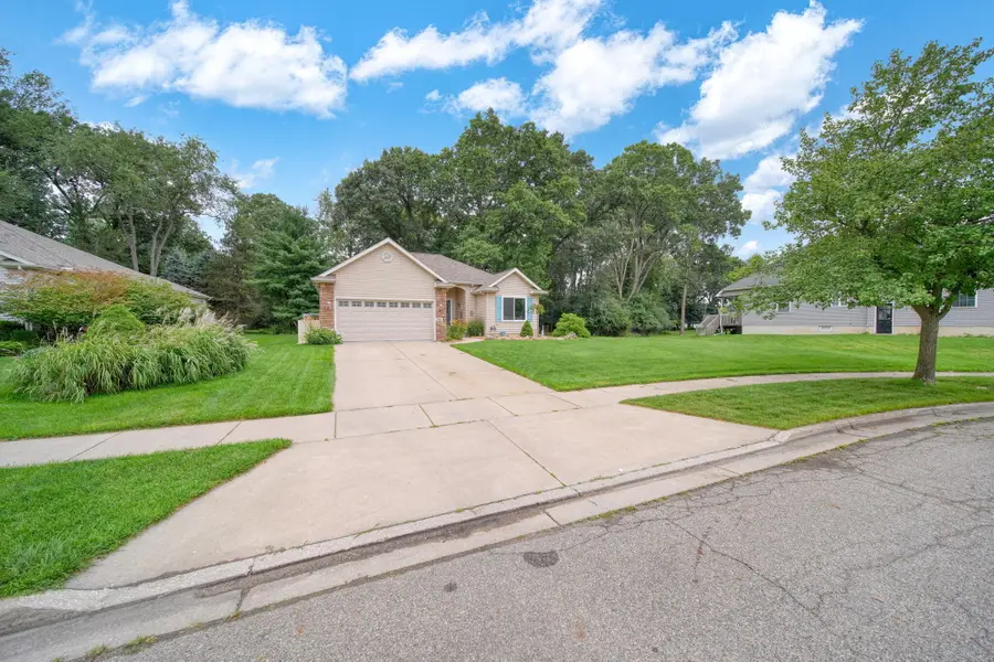 906 Essex Park Drive, Jackson, MI 49203 - #2