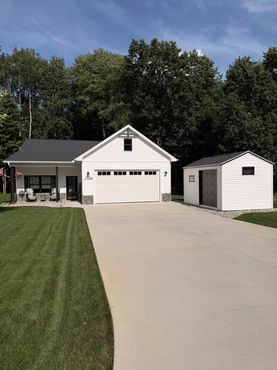 7586 Regency Lane, Canadian Lakes, MI 49346 - #2