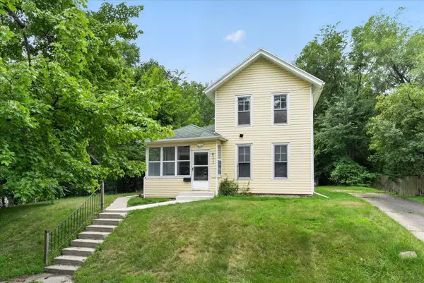 611 Oakhill Avenue, Jackson, MI 49201
